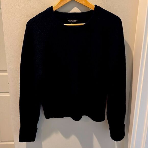 Banana Republic Navy Blue Merino Wool Crewneck Sweater size Medium Petite - Picture 1 of 7
